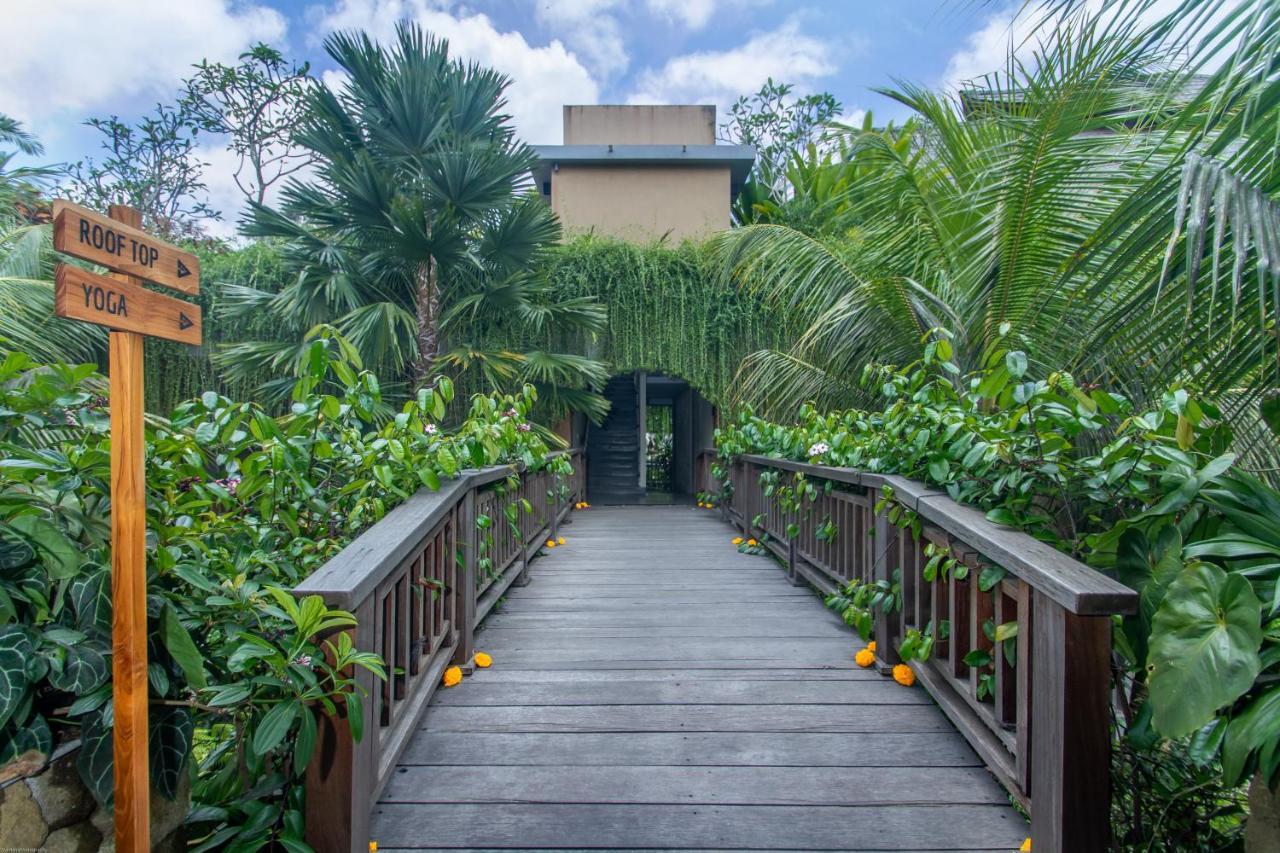 Weda Cita Resort And Spa By Mahaputra Ubud Exterior foto The entrance to the Tree Top