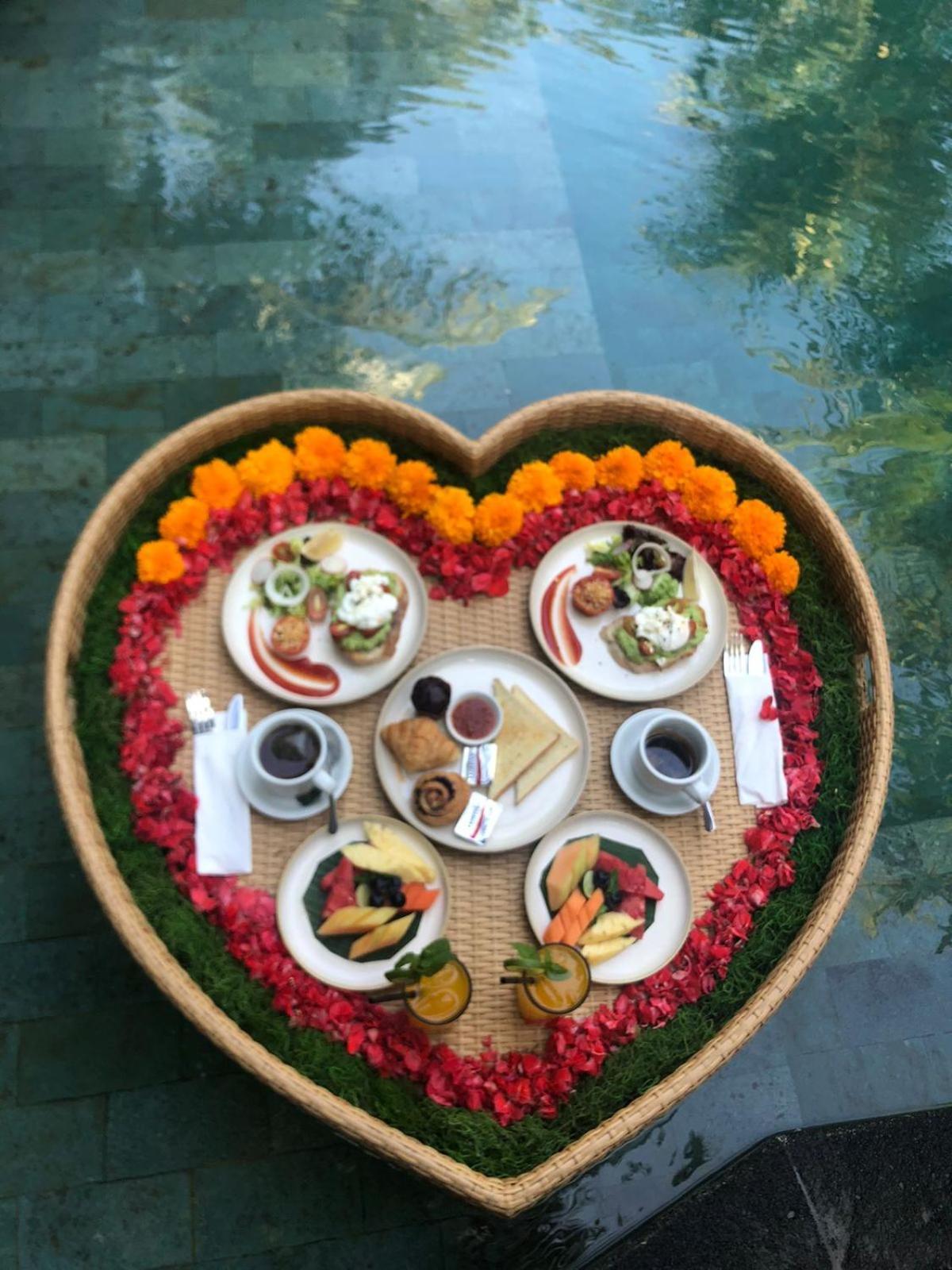 Weda Cita Resort And Spa By Mahaputra Ubud Exterior foto A traditional Balinese breakfast